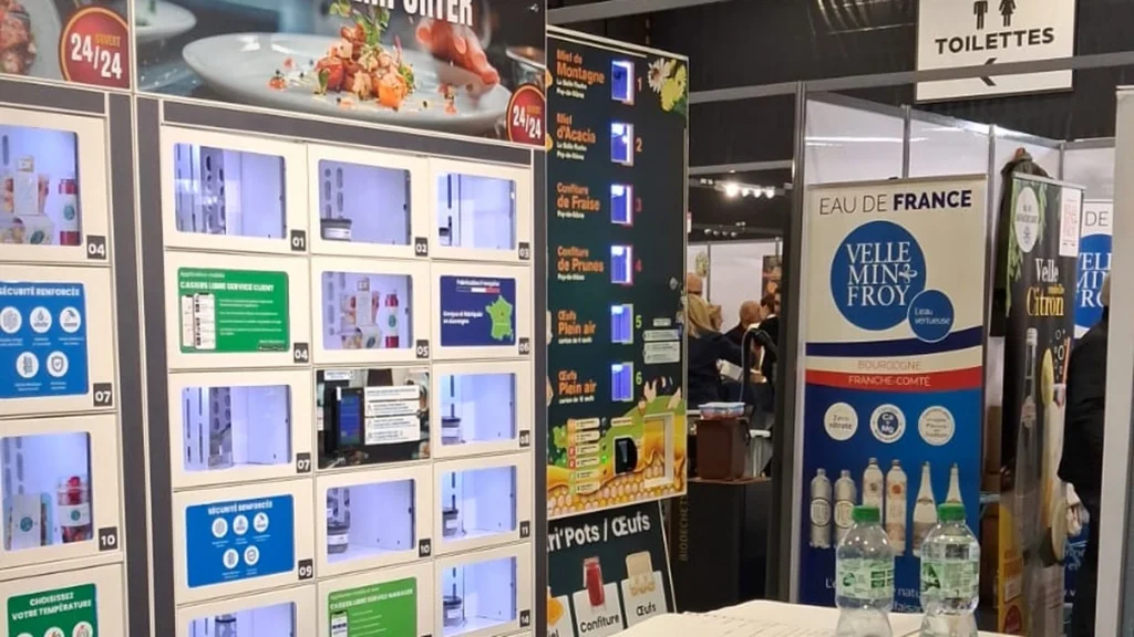 Casiers autonomes exposes sur un salon professionnel